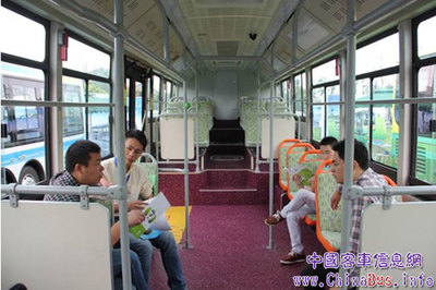 全新12米級(jí) 恒通混合動(dòng)力新能源客車(chē)亮相國(guó)際科技博覽會(huì)